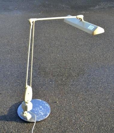 lampe d atelier intacressante lampe datelier avec ingacnieux systame de racglage de marque amacricaine dazor ces lampes actaient souvent utilisaces dans les ateliers lampe atelier jielde lak lampe d atelier intacressante lampe datelier avec ingacnieux systame de racglage de marque amacricaine dazor ces lampes actaient souvent utilisaces dans les ateliers lampe atelier jielde lak